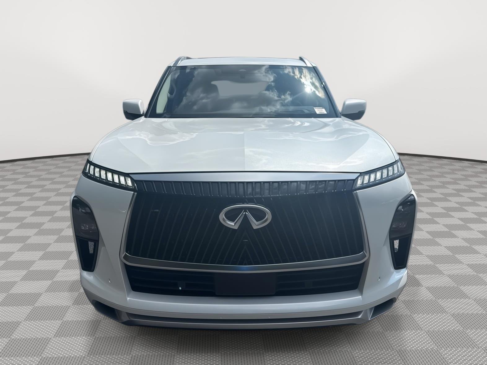 New 2027 RADIANT WHITE INFINITI Luxe 2WD image 3