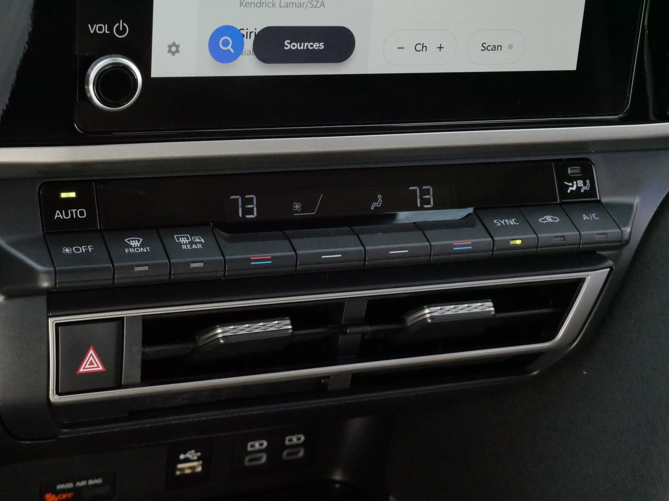 2025 Toyota Camry LE - Photo 20