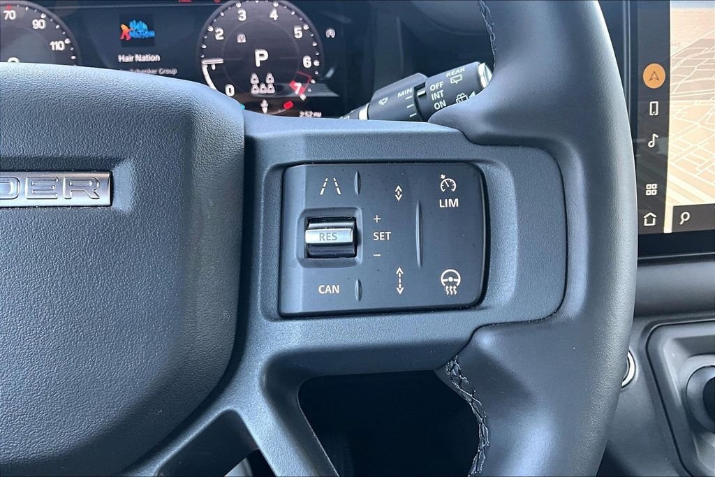 Used 2025 Fuji White Land Rover X-Dynamic SE image 20