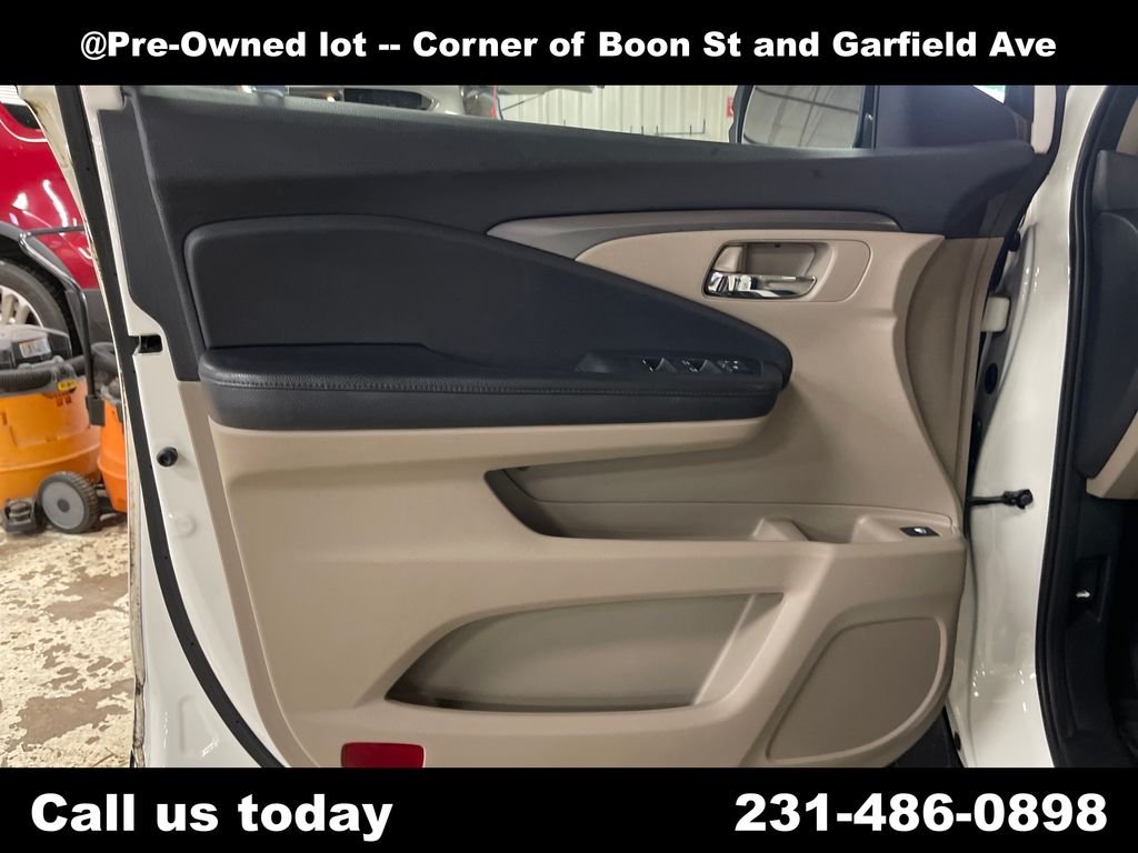 Used 2016  Honda EX image 14