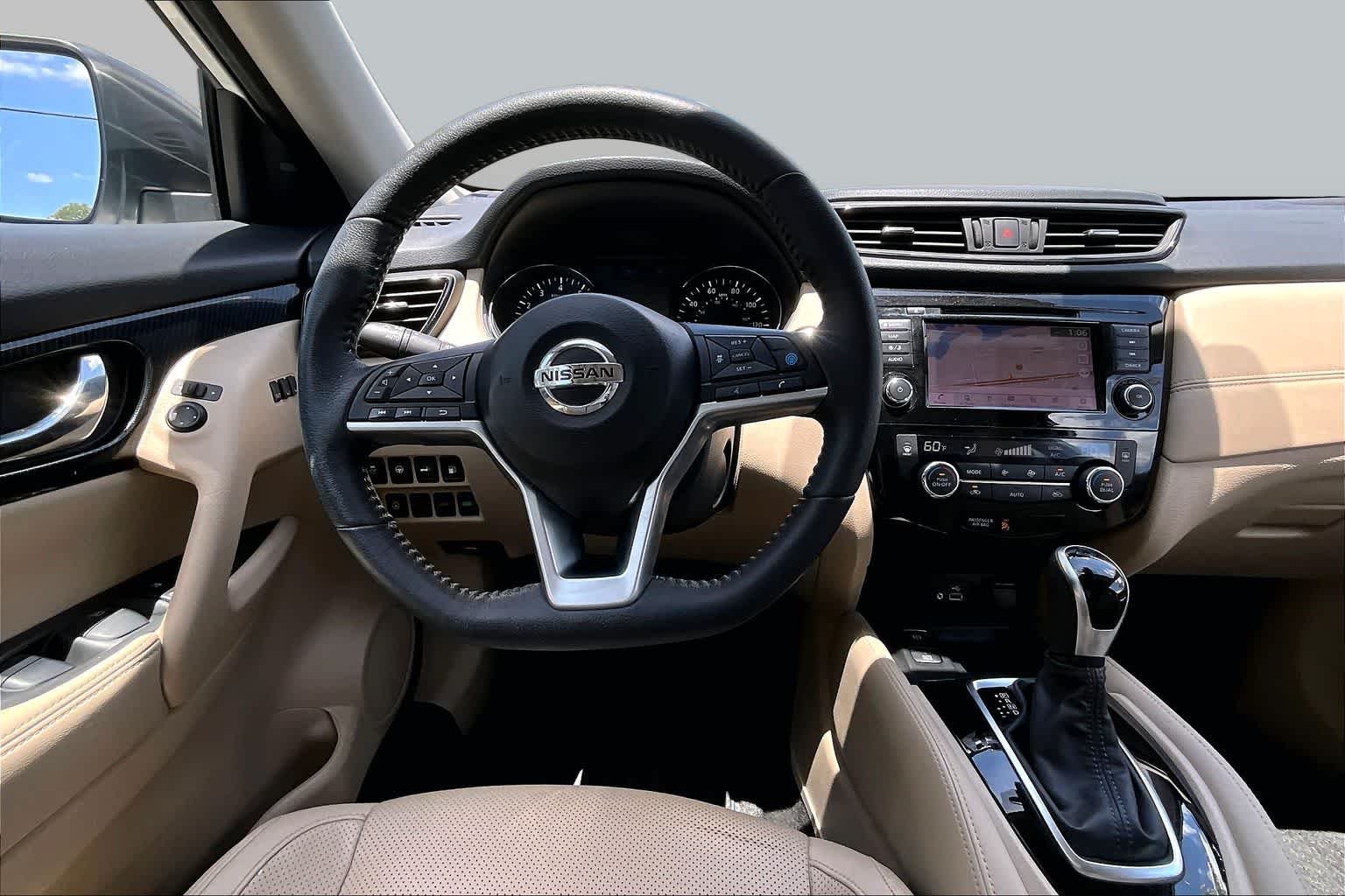 Used 2020 Pearl White Tricoat Nissan SL image 6