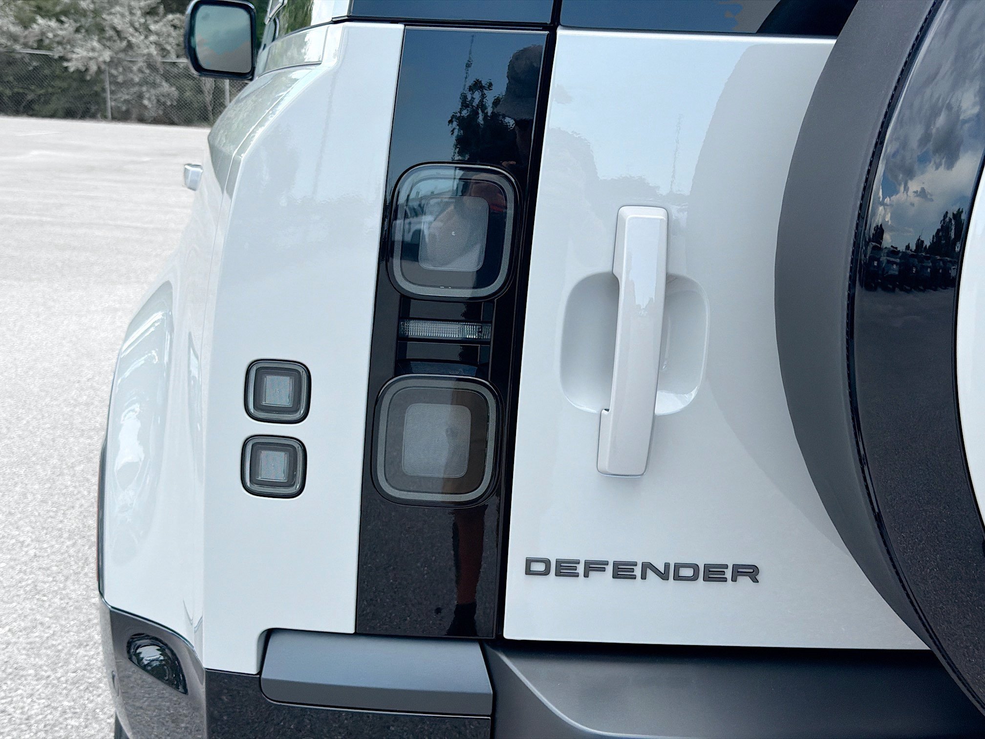 New 2026 Borasco Grey LAND ROVER X-Dynamic SE image 10