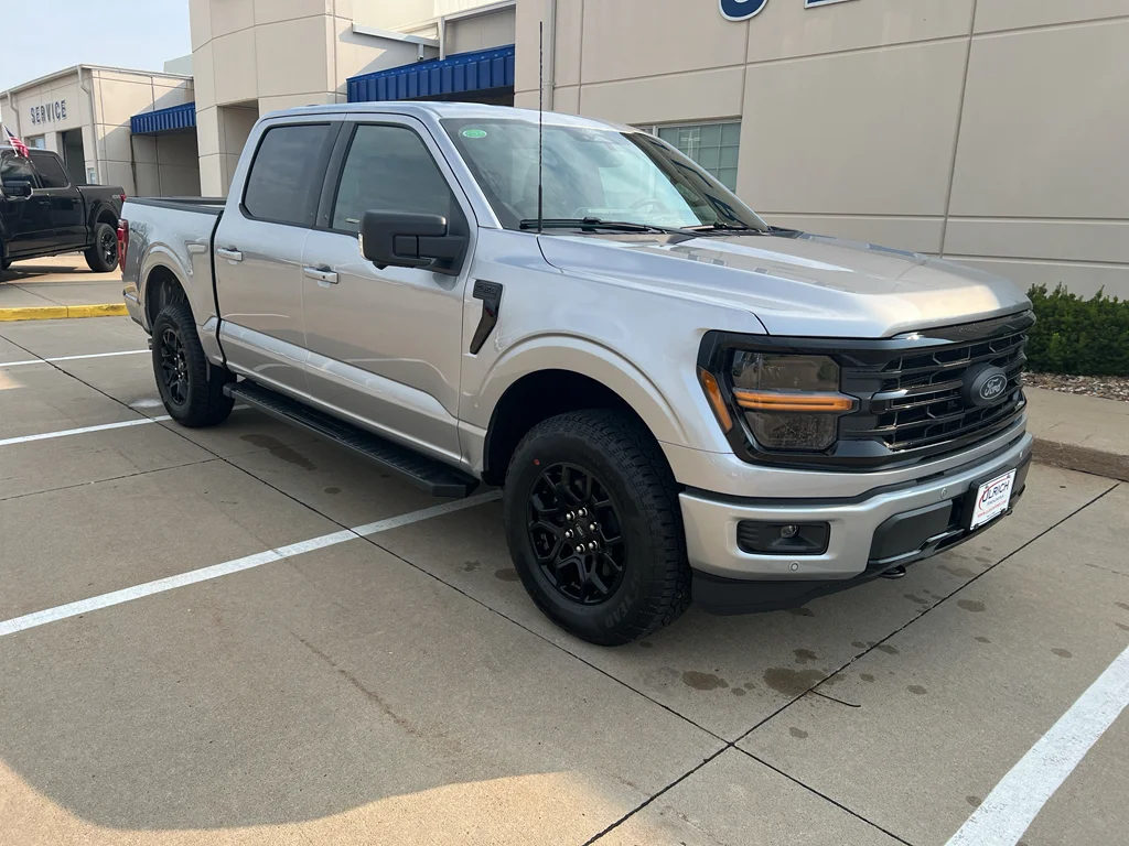 New 2026 Iconic Silver Metallic Ford XLT image 2