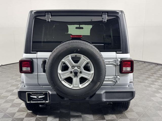 Used 2022 Silver Jeep Unlimited Sport S image 9