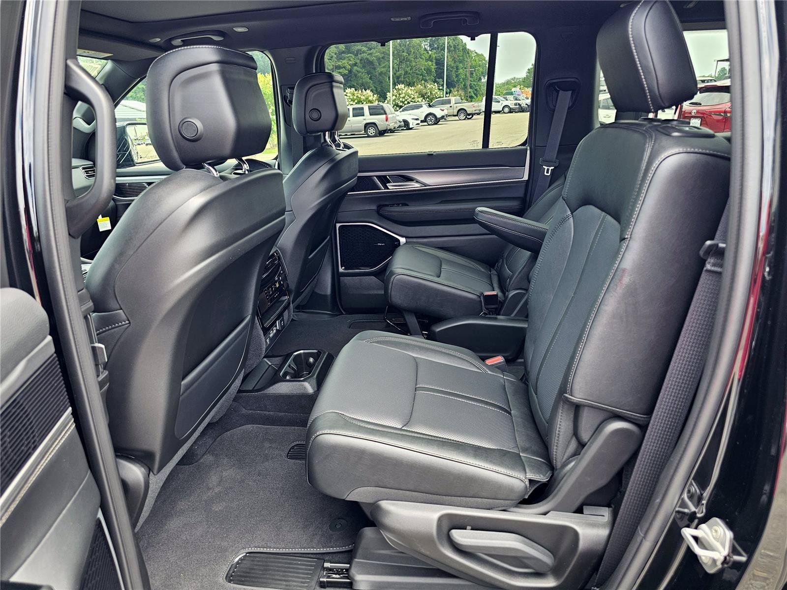 New 2026 High Gloss Black Jeep Limited Reserve image 31