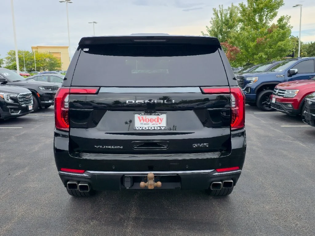 2025 GMC Yukon Denali Ultimate - Photo 9