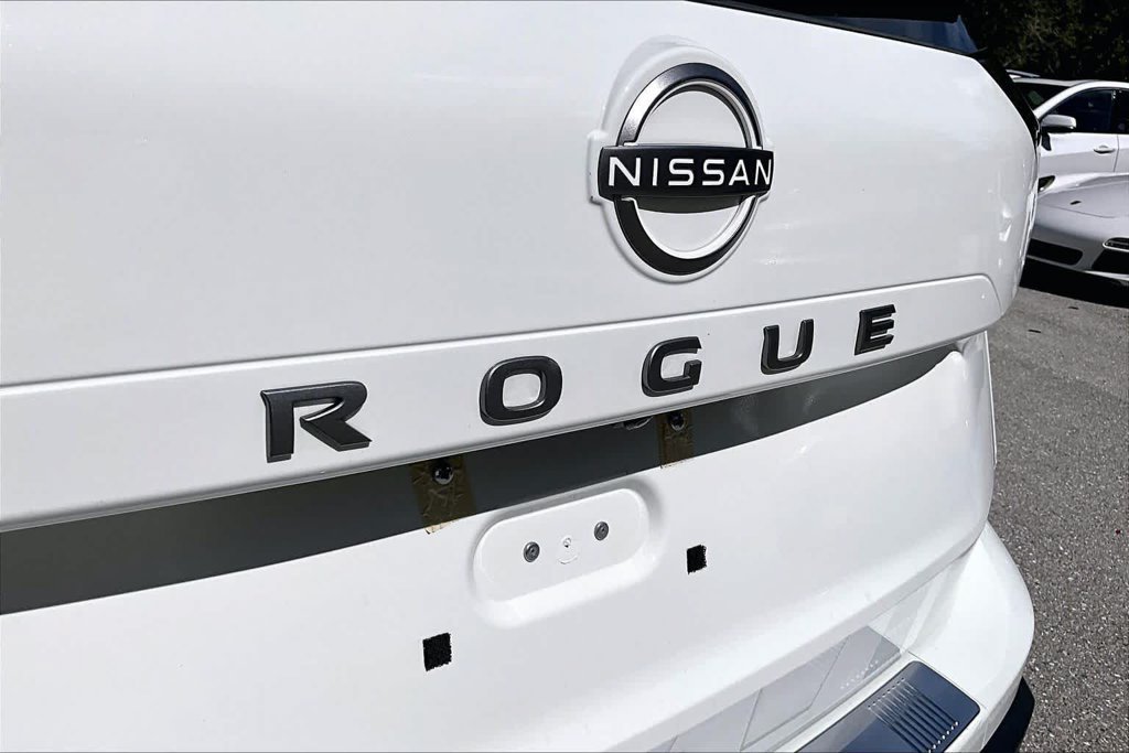 Used 2024 White Nissan S image 10