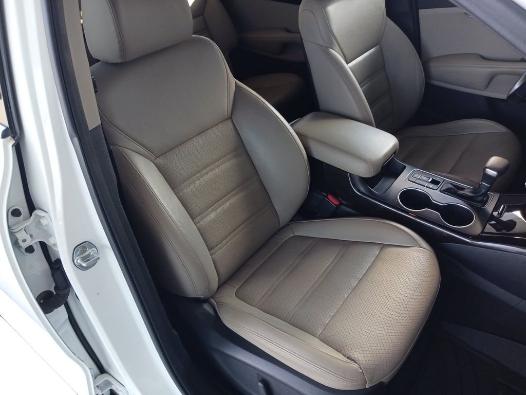 Used 2019 White Kia EX image 27