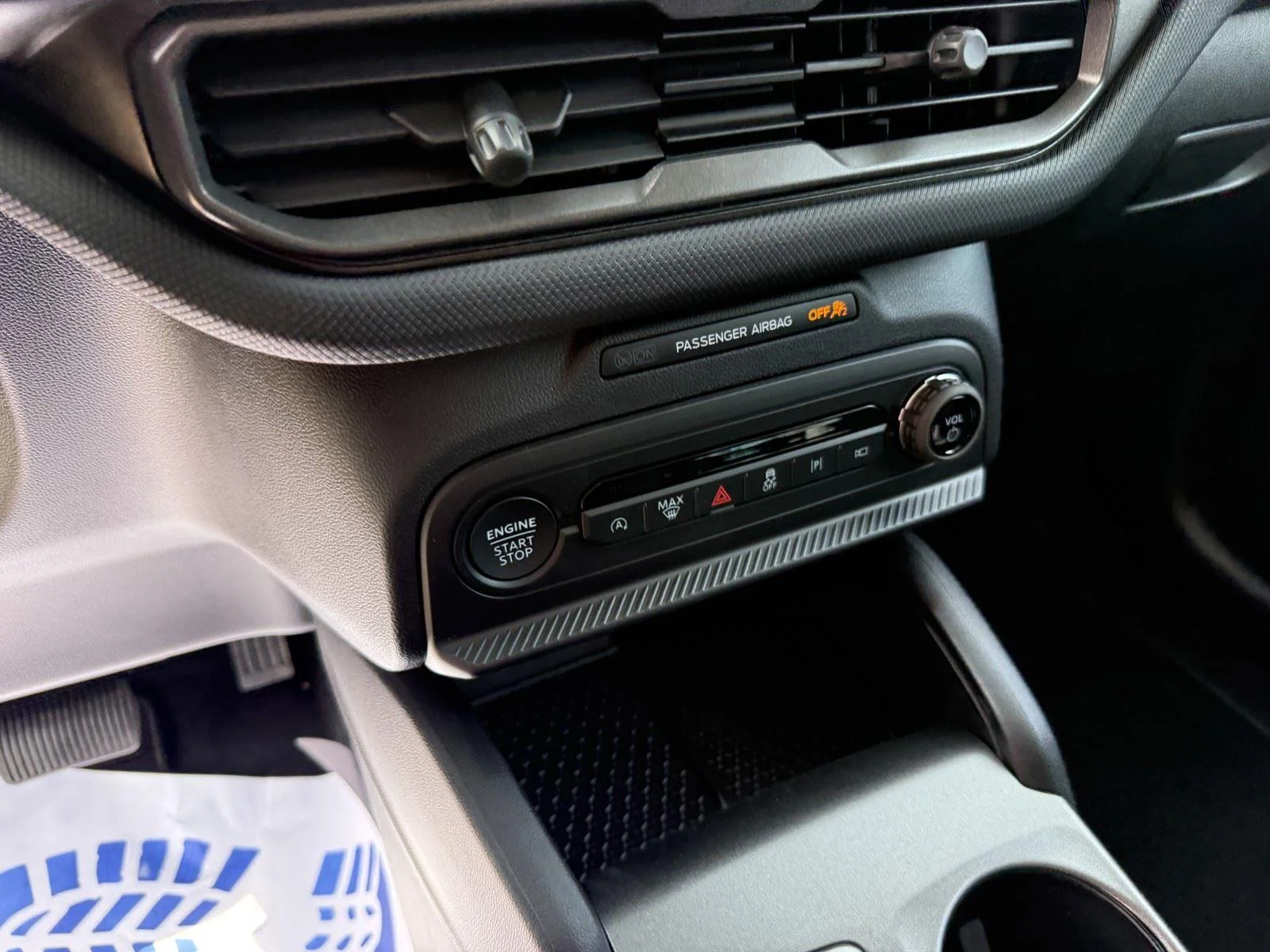 New 2026 Carbonized Gray Metallic Ford Outer Banks® image 24
