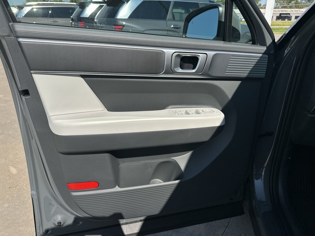 New 2027 Hampton Gray Hyundai SE image 15