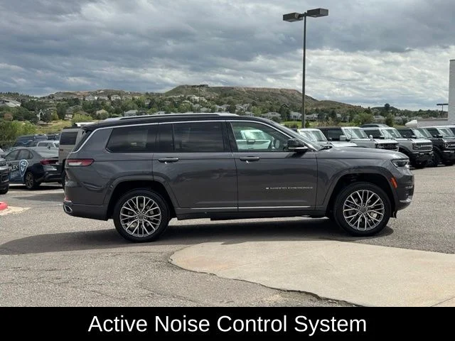 Used 2023 Gray Jeep Summit image 9