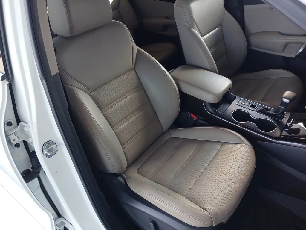 Used 2019 White Kia EX image 27