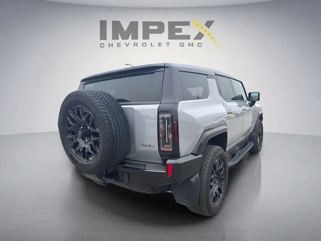 Used 2025 Meteorite Metallic (Grey) GMC 2X image 5