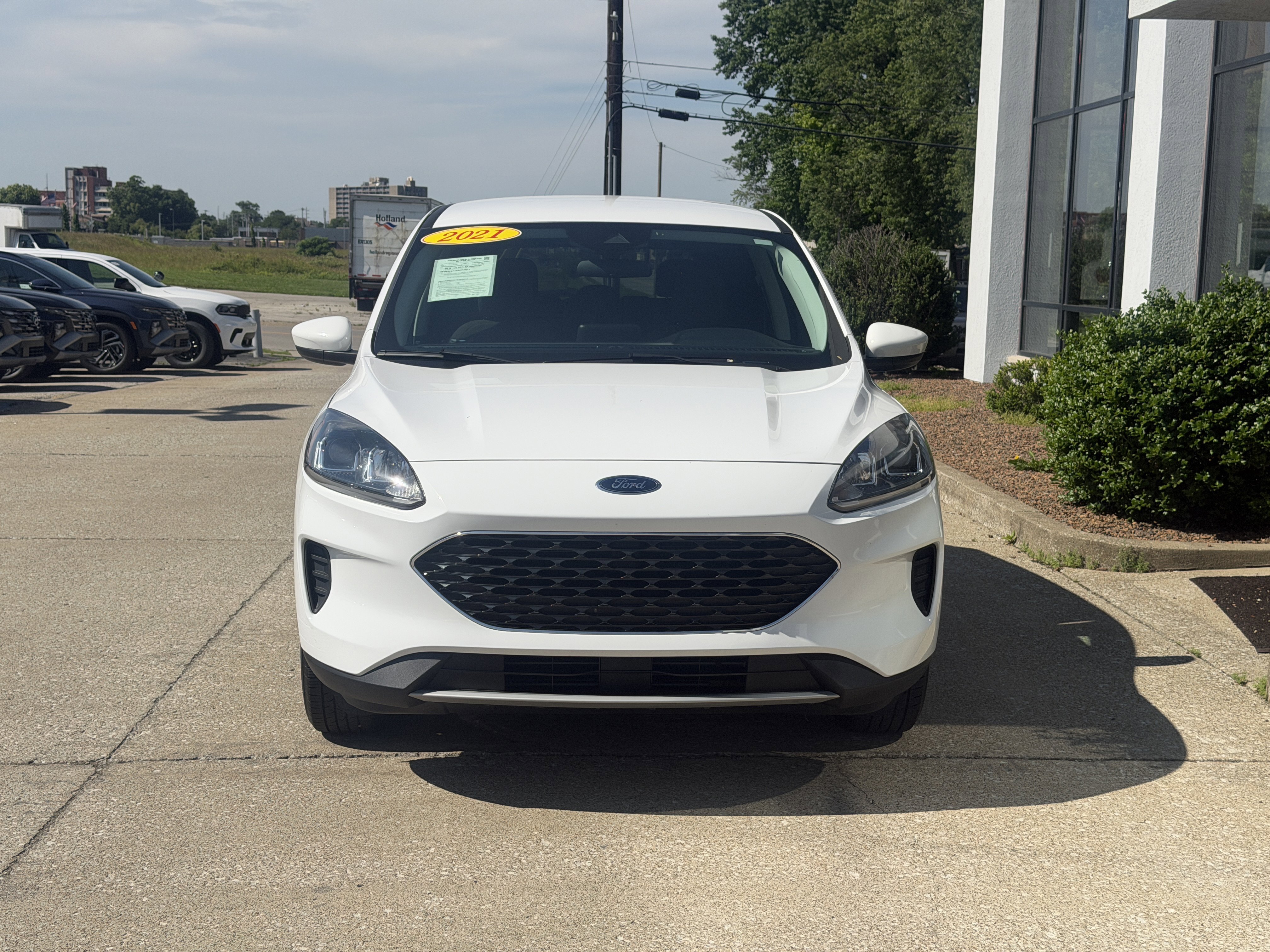 Used 2021 Oxford White Ford SE image 16