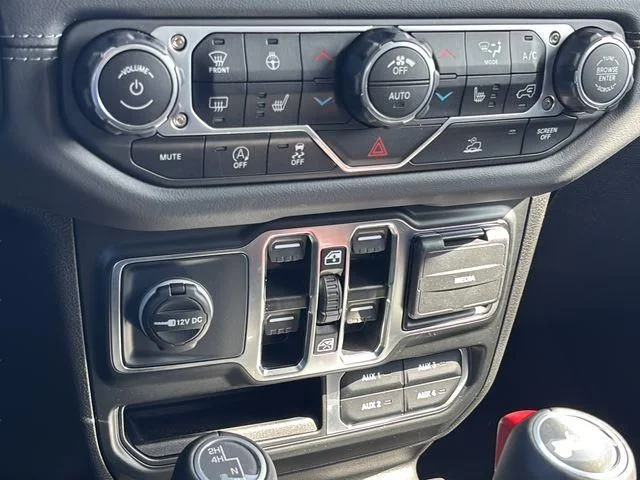 2025 Jeep Wrangler 4-Door Sahara - Photo 35
