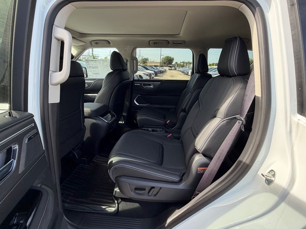 New 2027 RADIANT WHITE INFINITI Luxe 2WD image 14