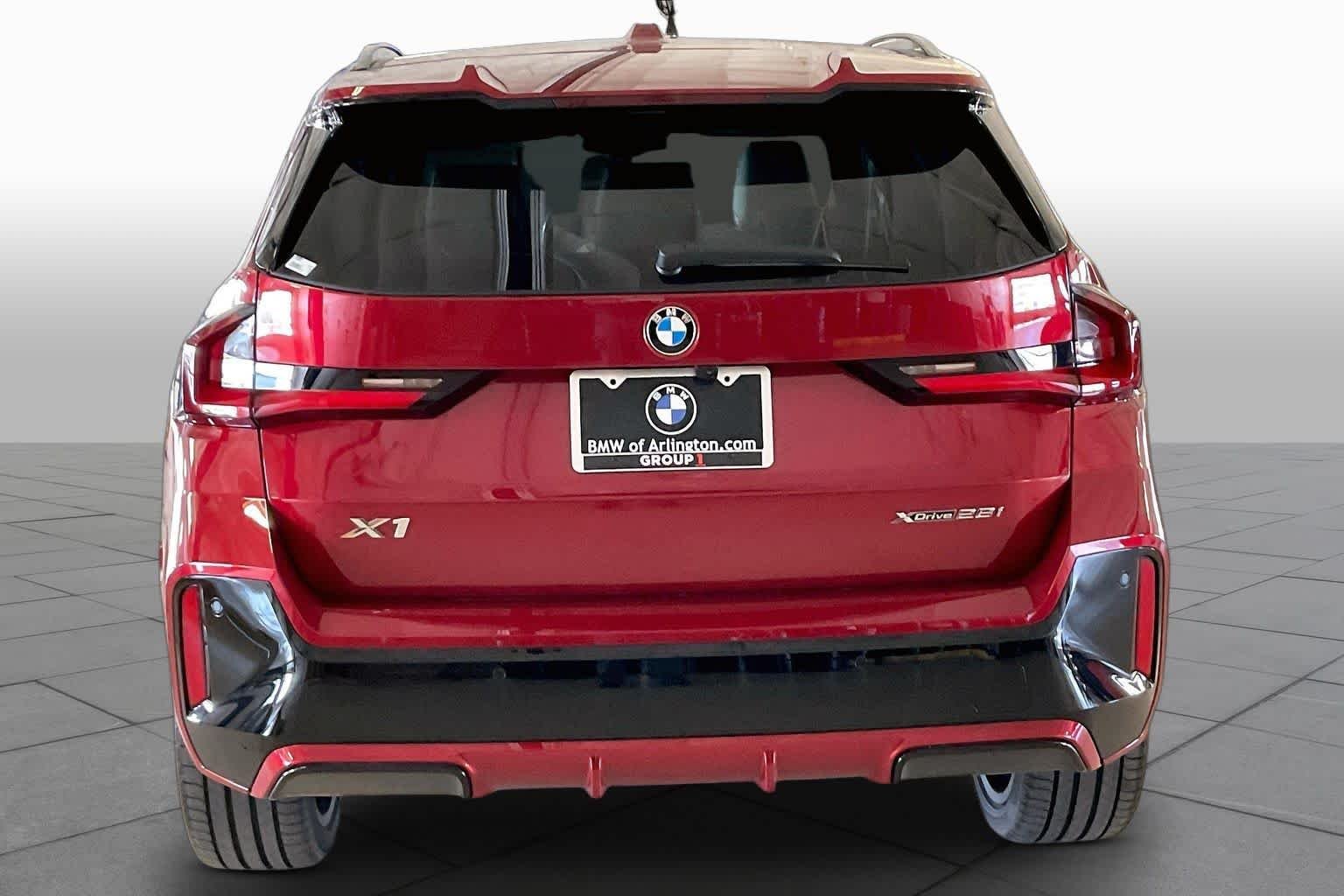 New 2026 Vegas Red Metallic BMW xDrive28i image 4