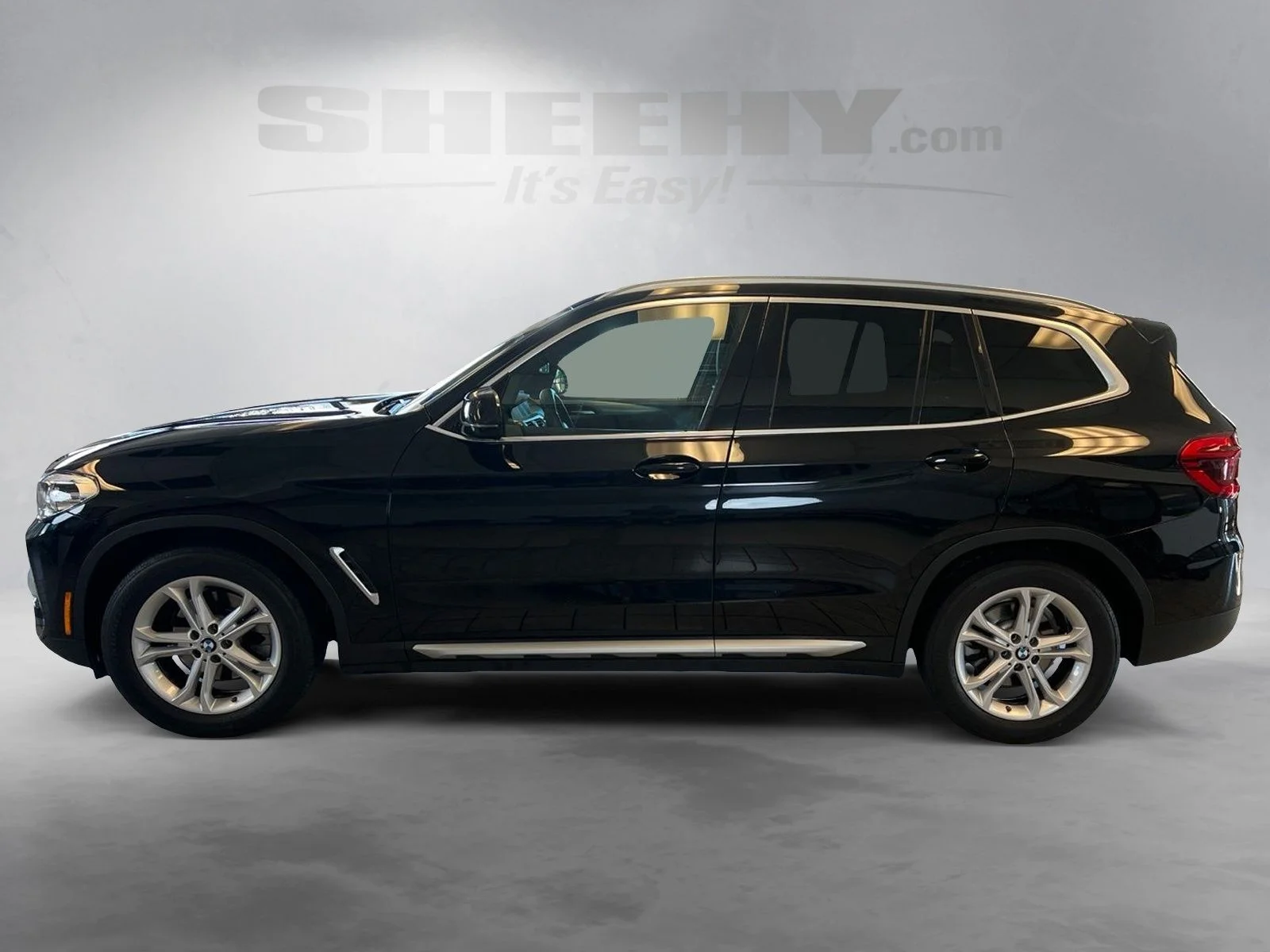 Used 2021 Black Sapphire Metallic BMW xDrive30i image 15