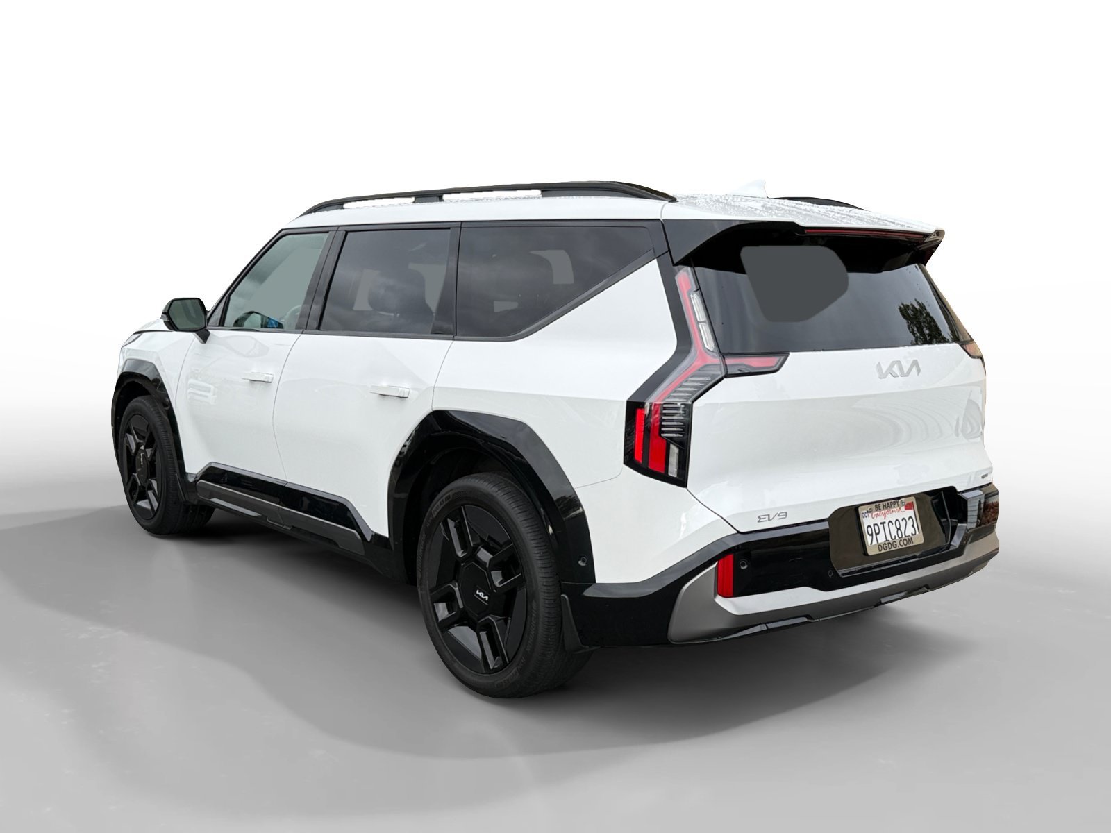Used 2024 Snow White Pearl Kia GT-Line image 3