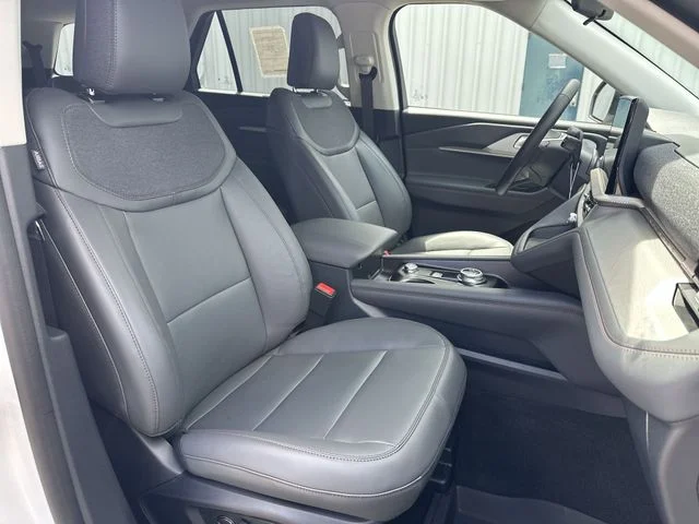New 2026 Star White Metallic Tri-Coat Ford Active image 29