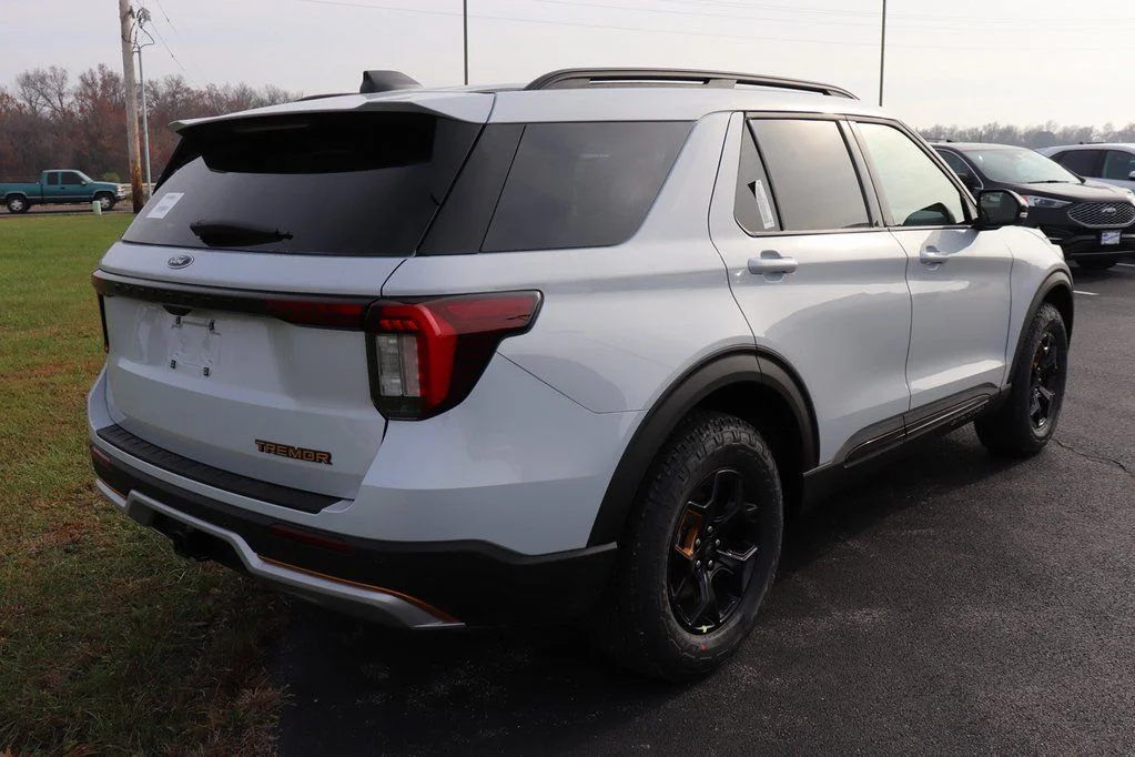 New 2026 Space White Metallic Ford Tremor® image 13