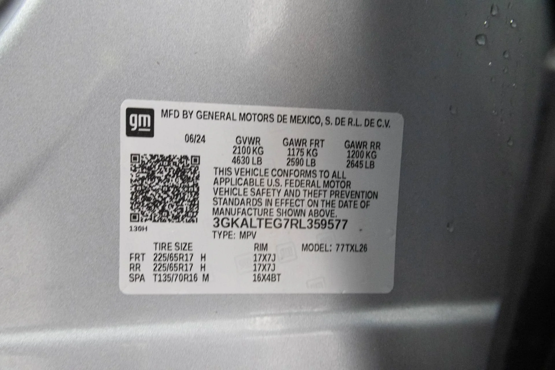 Used 2024 Sterling Metallic GMC SLE image 47