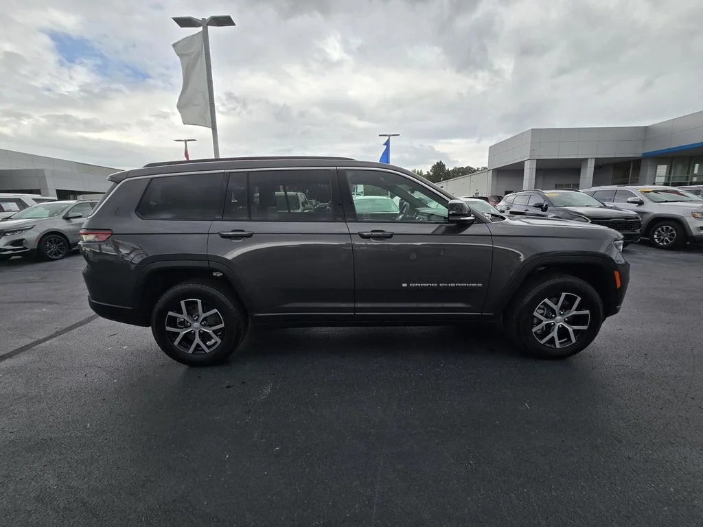 Used 2025 Baltic Gray Metallic Clearcoat Jeep Limited image 8