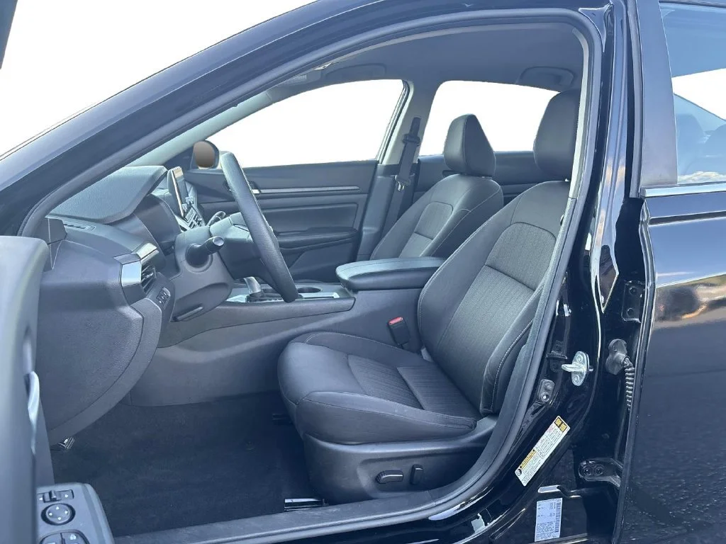 Used 2025 Super Black Nissan SV image 14