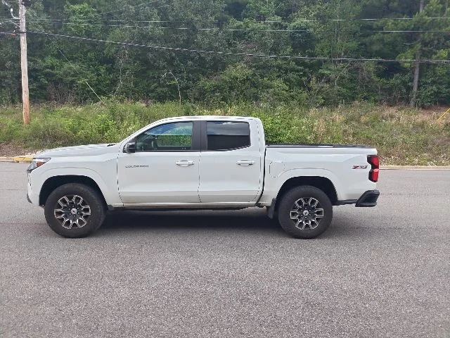 Used 2023 White Chevrolet Z71 image 5