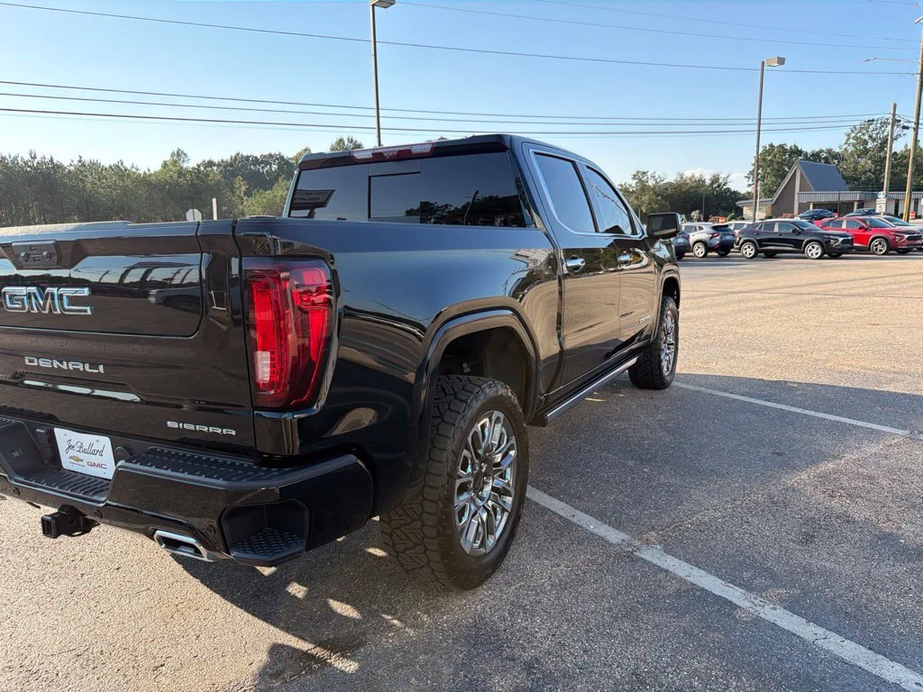 Used 2025 Onyx Black GMC Denali Ultimate image 5