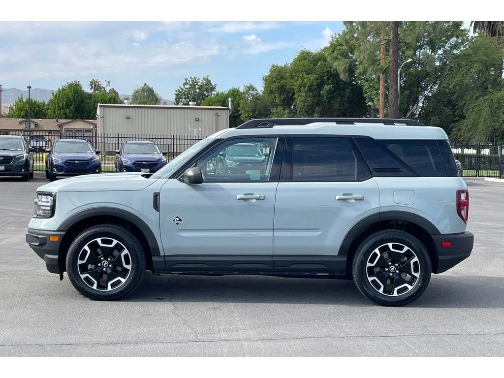 Used 2023 Cactus Gray Ford Outer Banks image 3