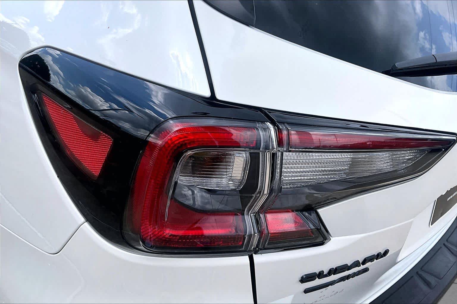 Used 2025 Crystal White Pearl Subaru Onyx Edition image 29