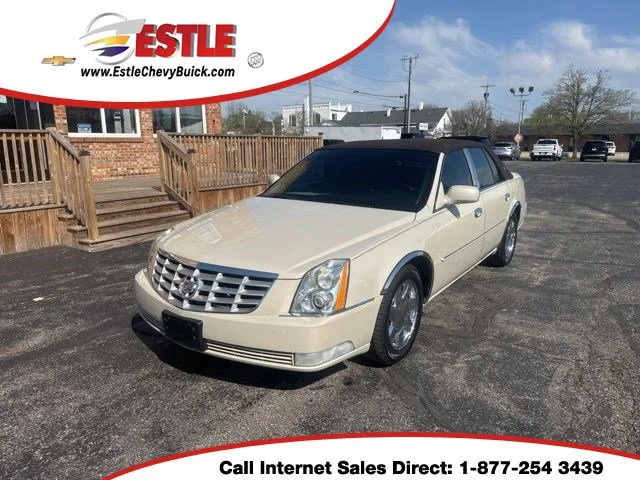 2011 Cadillac DTS Standard's photo