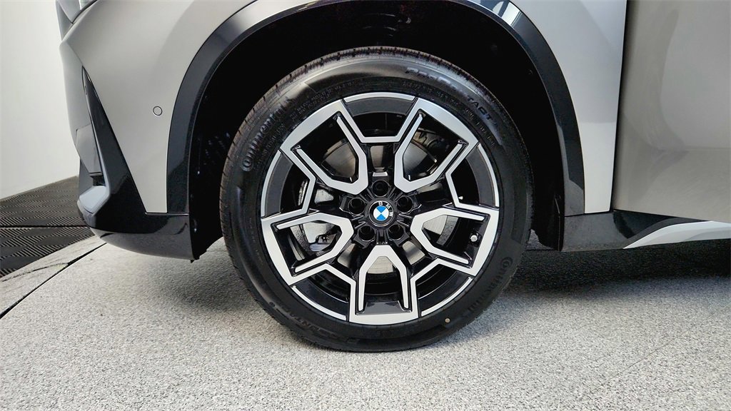 Used 2026 Space Silver Metallic BMW xDrive28i image 39