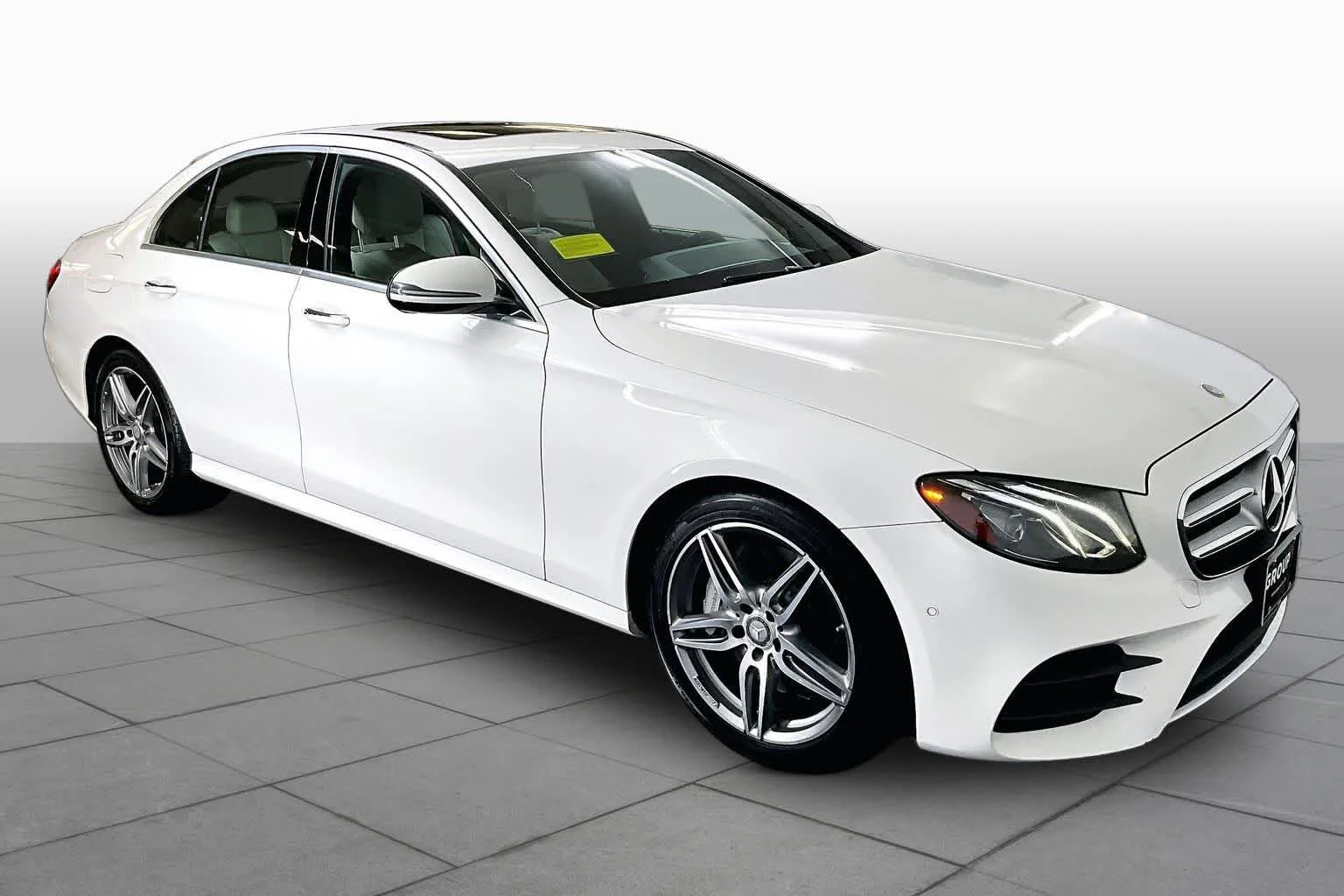 Used 2017 Polar White Mercedes-Benz E 300 Luxury image 3