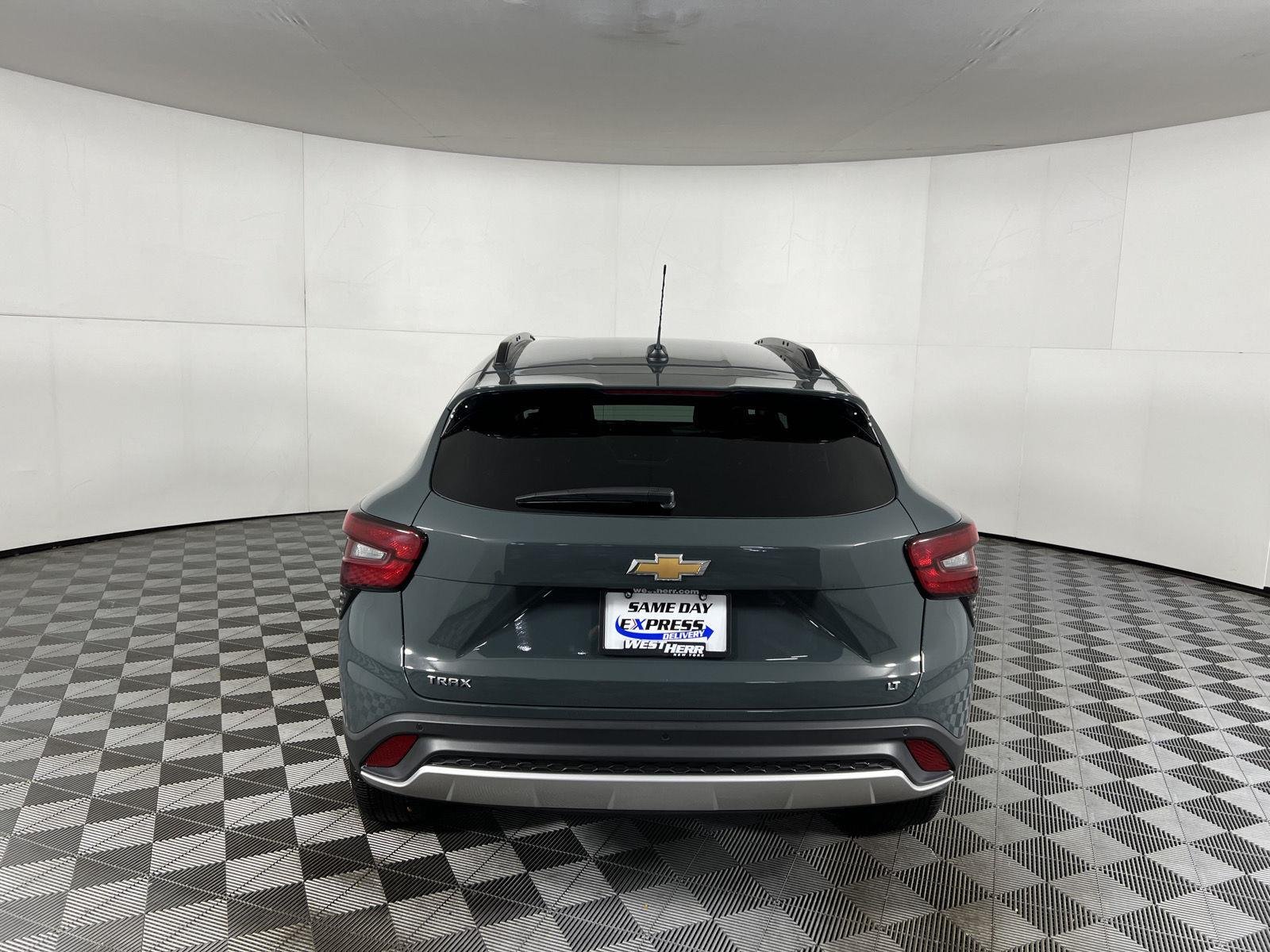 Used 2025 Cypress Gray Chevrolet LT image 3
