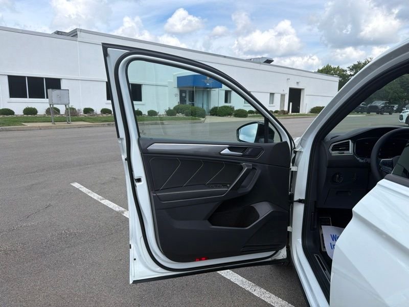 Used 2023 White Volkswagen 2.0T SE R-Line Black image 17