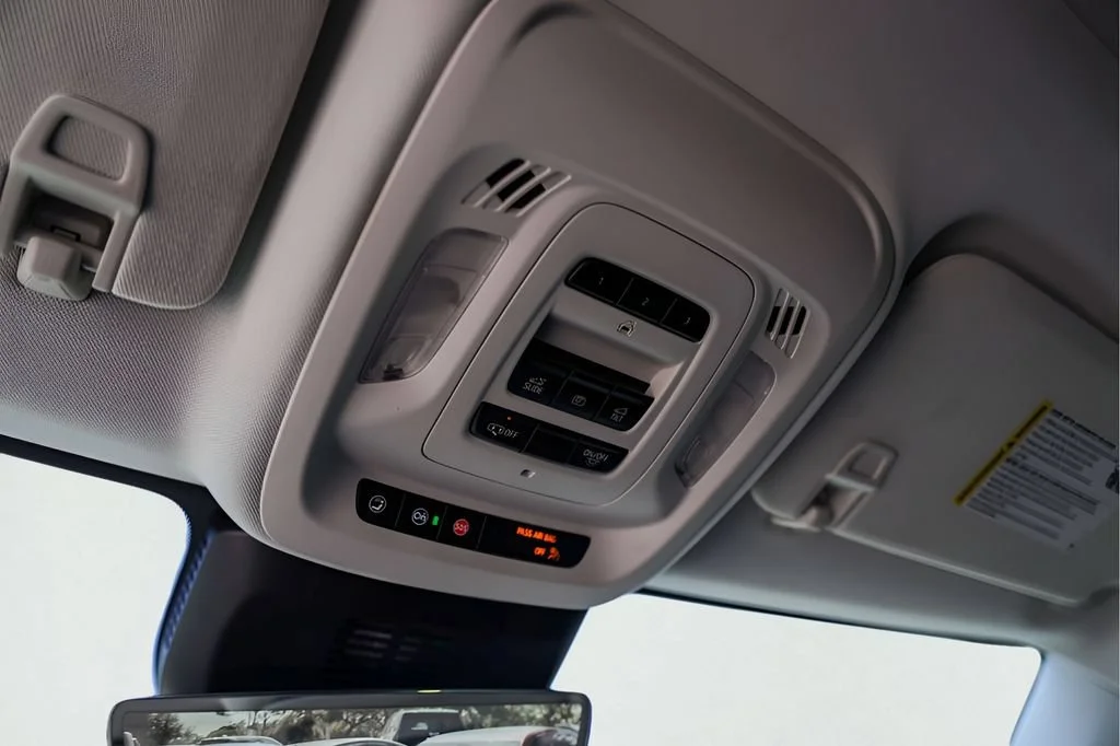 Used 2024 White Frost Tricoat Buick Avenir image 22