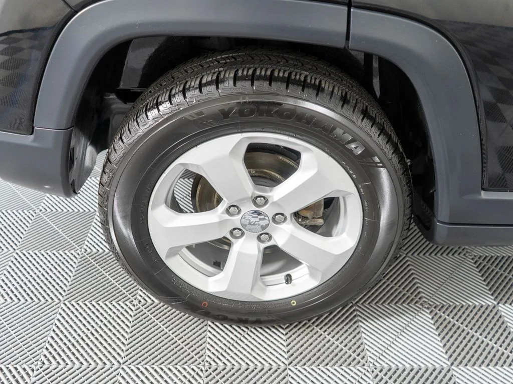 Used 2018 Black Jeep Latitude image 28