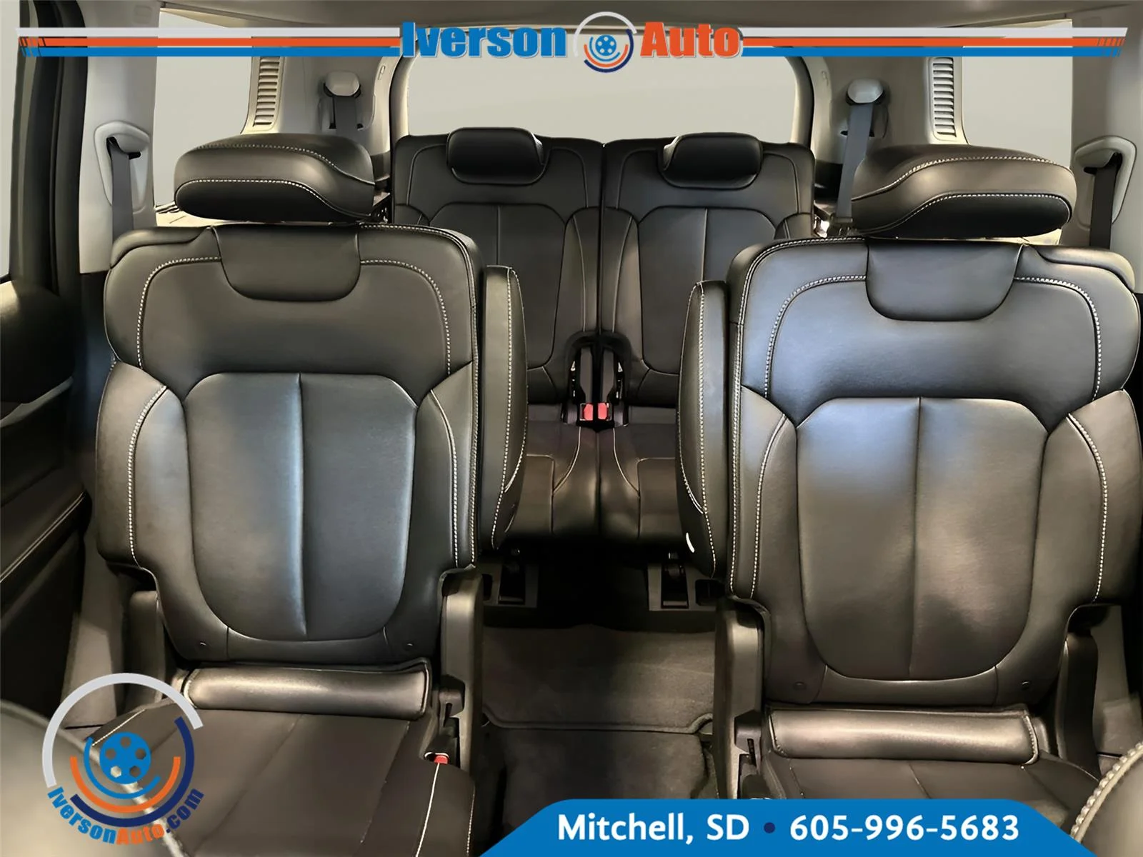 Used 2023 Diamond Black Crystal Pearlcoat Jeep Limited image 27