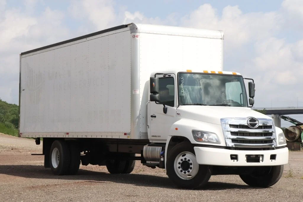 Used 2020  Hino 268 image 2