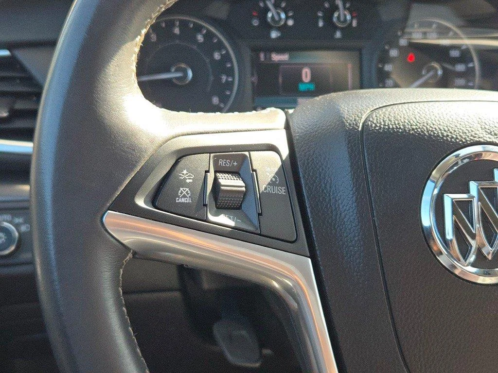 Used 2022 Summit White Buick Preferred image 27
