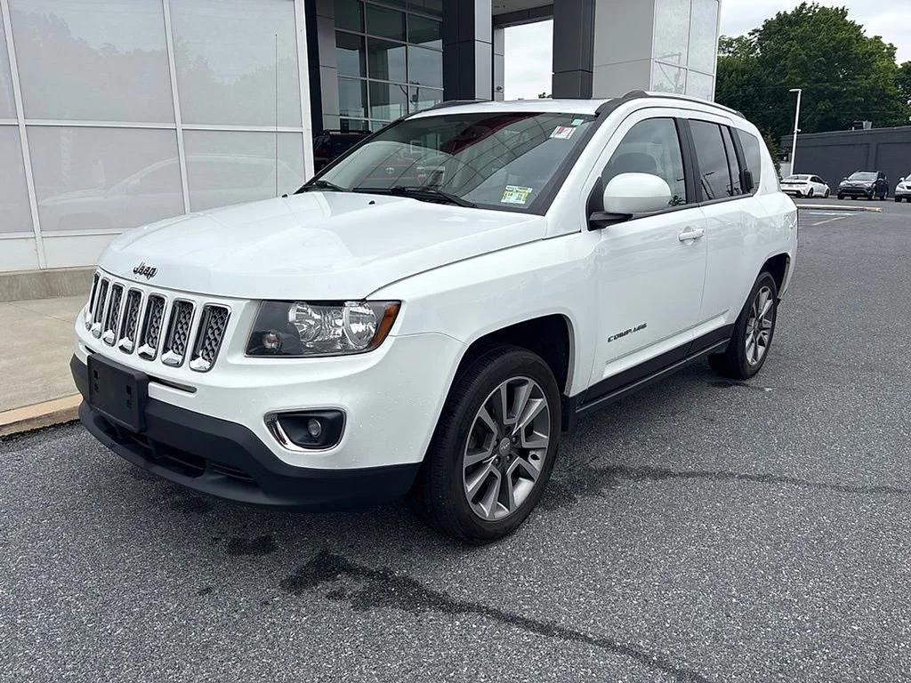 Used 2017 White Jeep Latitude image 2
