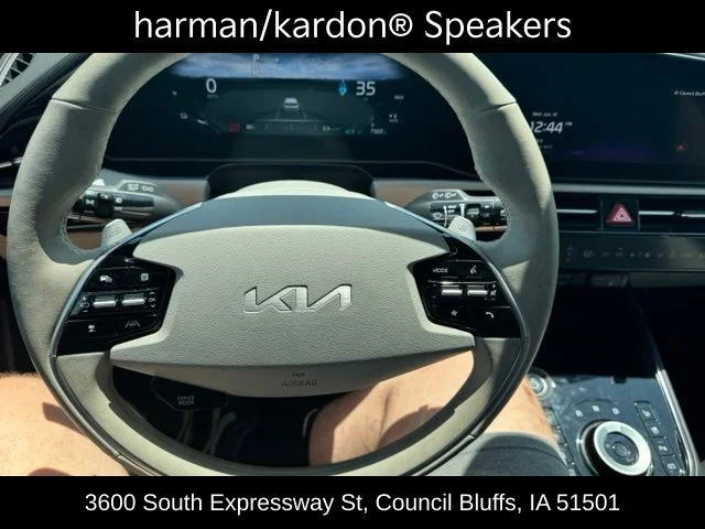 Used 2024 Gray Kia Wave image 12