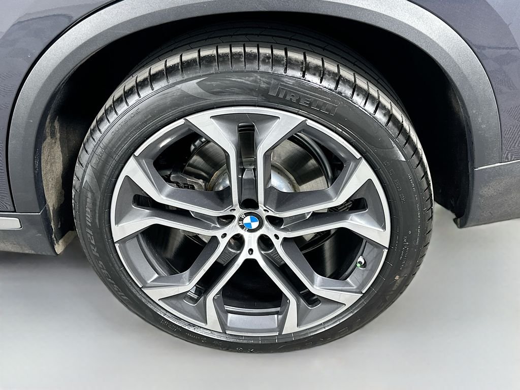 Used 2021 Arctic Grey Metallic BMW xDrive40i image 32