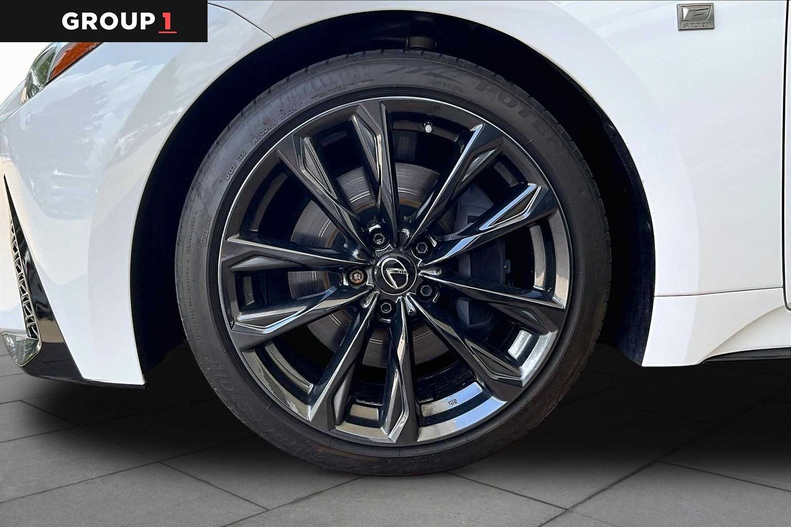 Certified Used 2025 ULTRA WHITE Lexus F SPORT Design image 10