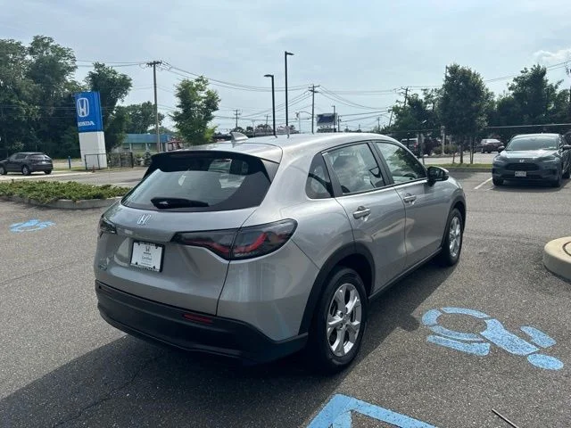 Certified Used 2023 Lunar Silver Metallic Honda LX image 8