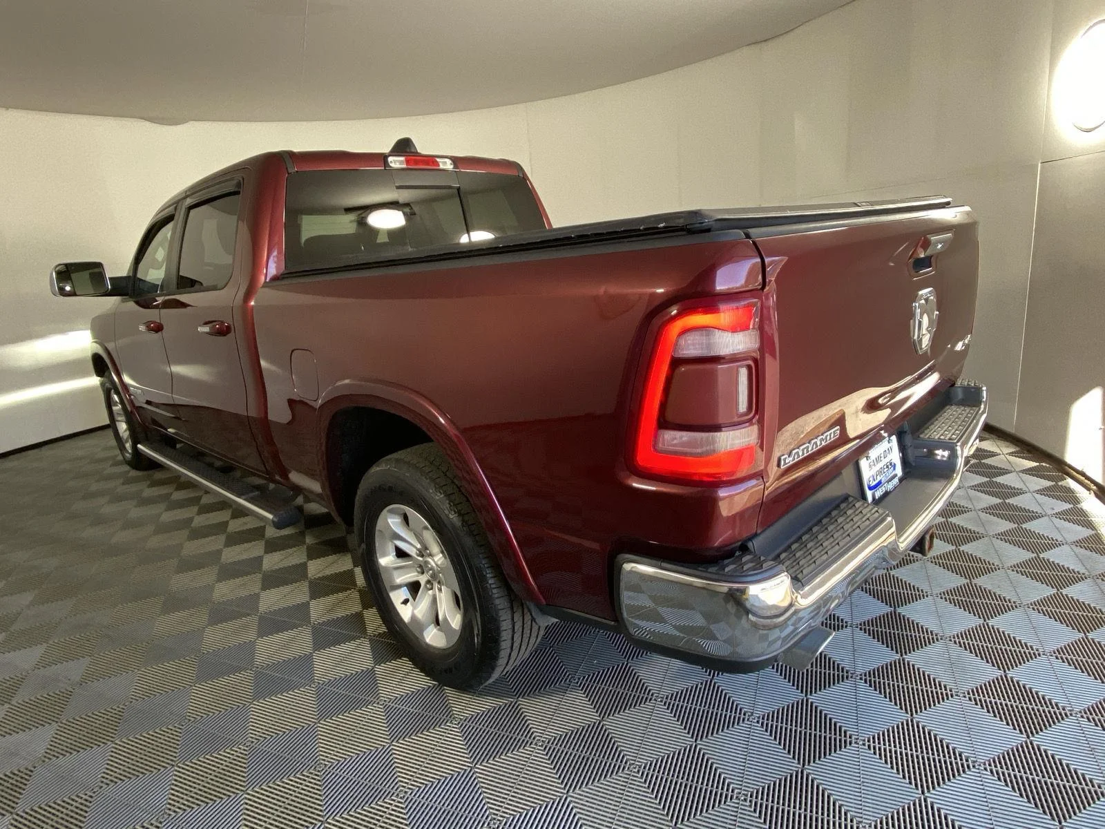 Used 2019 Delmonico Red Pearlcoat Ram Laramie image 5