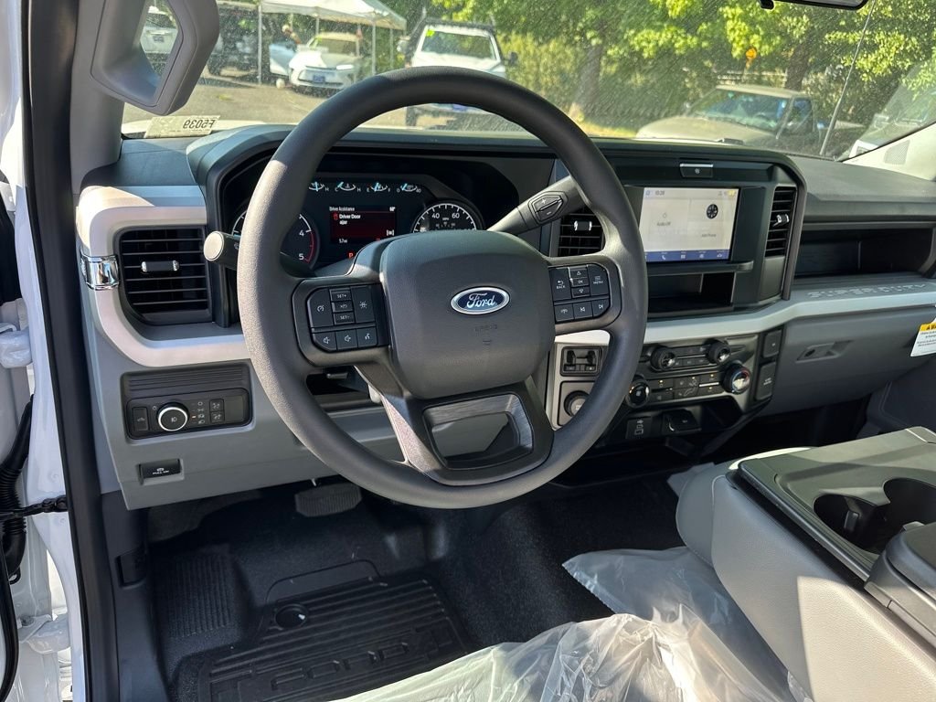 New 2025 Oxford White Ford XL image 13