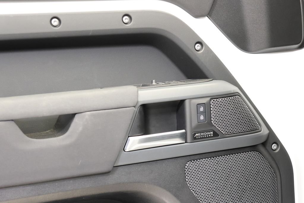 Used 2023 Fuji White Land Rover X-Dynamic SE image 26